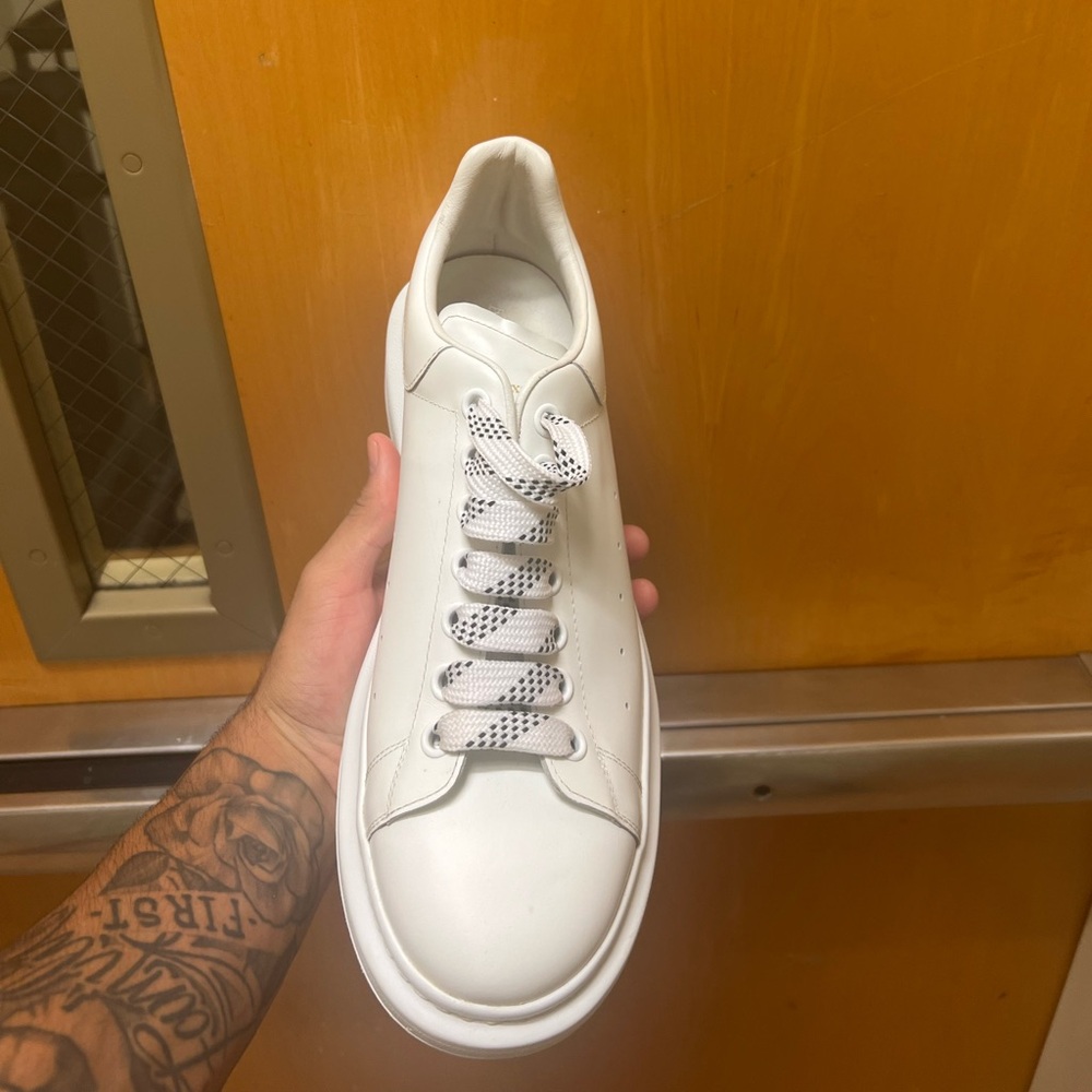 Alexander McQueens oversized, white, size 11